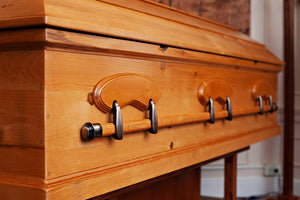 Lugs, Wood, Queen Anne